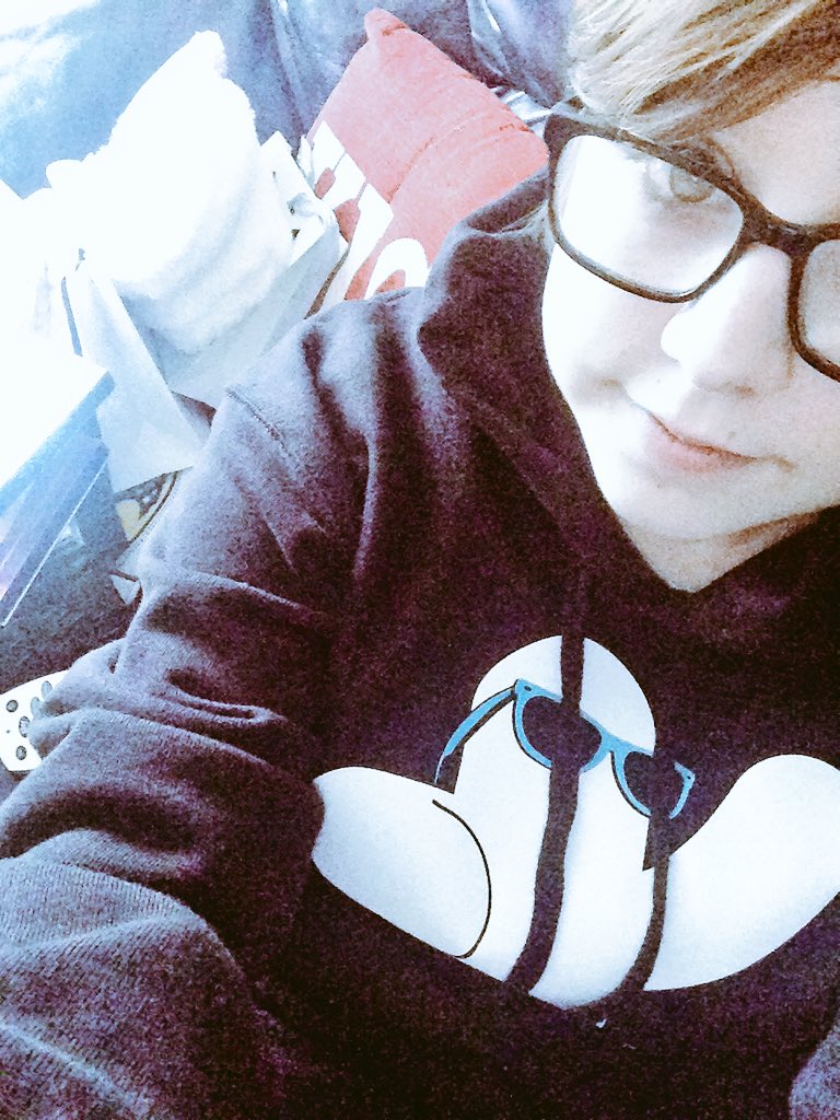 ShannonLiz_x's tweet photo. Snuggled up on the sofa watching #McbustedMEAT in my #CactusBoy Hoodie! https://t.co/WRa2b84qGD