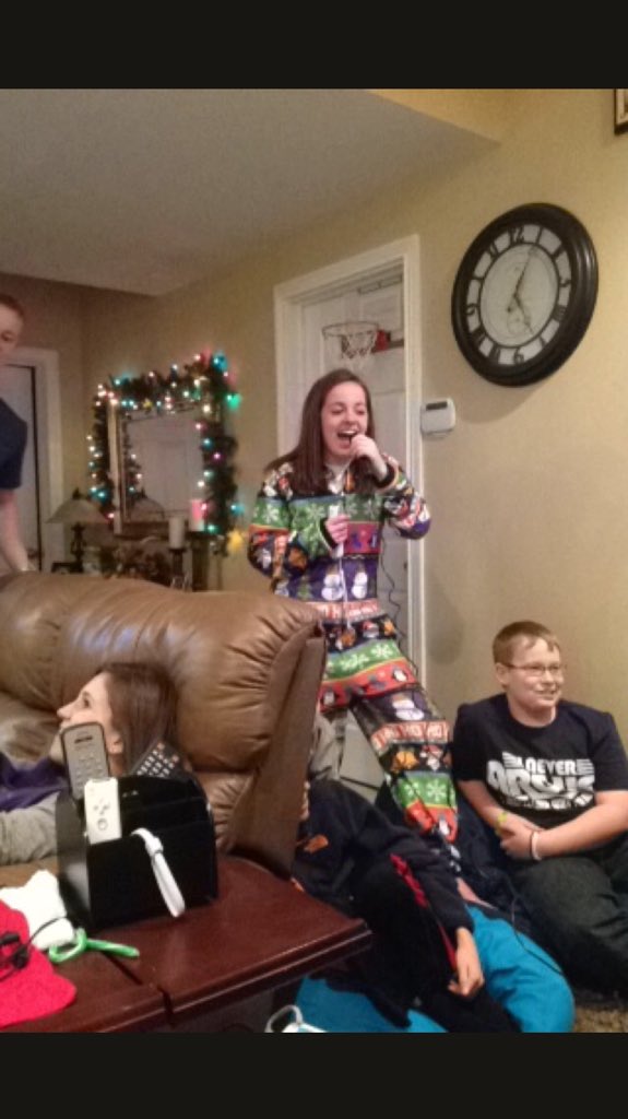 The day we've all been waiting for: Christmas 2015 <a href="/anicee97/">Alexa Niceley</a> <a href="/meniceley/">Madi</a> @mas119935 @JaySonDrumz @dan_shout97