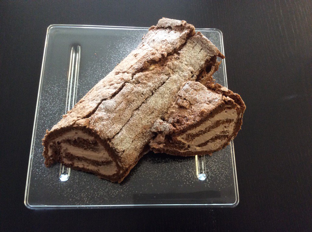 CorinneDixon3's tweet photo. Our Yule log #beginner #crazymessinkitchen #funmess https://t.co/f0OF7veULt