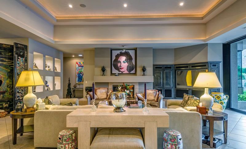 FortuneMagazine's tweet photo. You can rent these celebrities' homes on Airbnb https://t.co/O9bno2whpO https://t.co/Gn4hhfJtNF