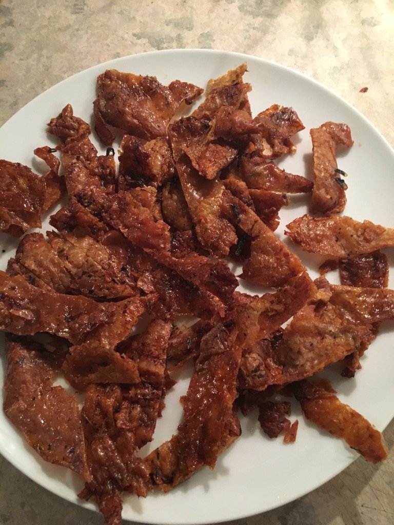 chrisjohnmay's tweet photo. @KellyBronze the turkey crackling was amazing! Who'd have thought of it? Crackling from a Turkey 🦃 https://t.co/T3IPnlV38J