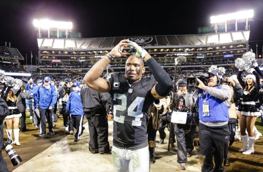 Raiders's tweet photo. A special goodbye surprise for Charles Woodson last night?

Watch: https://t.co/7EwD2G1paB https://t.co/nRP4jFmWWX