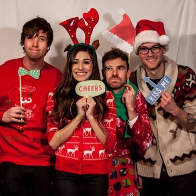 crystalynemusic's tweet image. Merry Christmas lovelies !💜❤️ can't wait to see you all in 2016 . Enjoy today with your families !