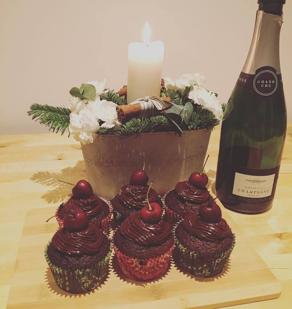 beyond_peter's tweet photo. My inner nigella has just arrived. #cakes #baking #thedandylab #cupcake #chocolate #christ… https://t.co/pf8QryJabB https://t.co/y0nk6vCvnK