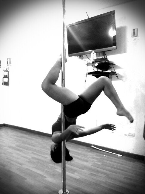 michelmahone_1D's tweet photo. POLE DANCE !!!!!!!!

#directioner 
#pole #Dance
#siguemeytesigo
#follow https://t.co/qcqQTl7M7D