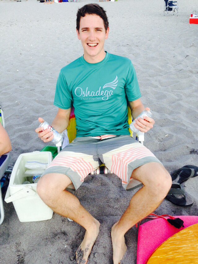 OnLeaveSteve's tweet photo. @oshadega is taking over siesta key beach! @FiveUltimateLLC @HighFiveUlti @Ulti_world @skydmagazine https://t.co/PXXBdxjTuX