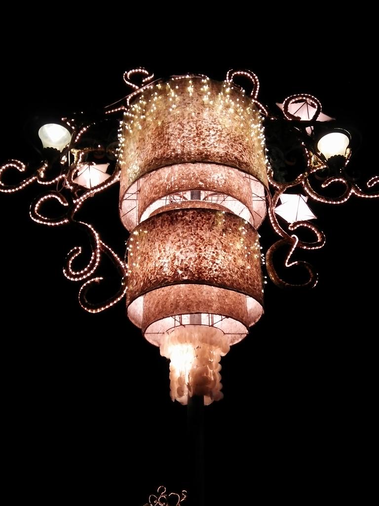wreckitmaki's tweet photo. This lantern made of capiz shells is amazing. I love itπ
#samalbataan https://t.co/umIqhgix59