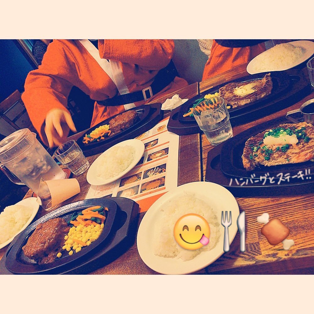 Aloha0604's tweet photo. 💜💙💚💛Merry X'mas💛💚💙💜

サンタさんコスプレで立川へ🏃🏼💨

イルミネーションはまた今度💓✨
@kotaharu1230 @rinkinoko2 
#クリスマス
#サンタ#コスプレ
#立川#aloha girls https://t.co/nk9pQsYdBd