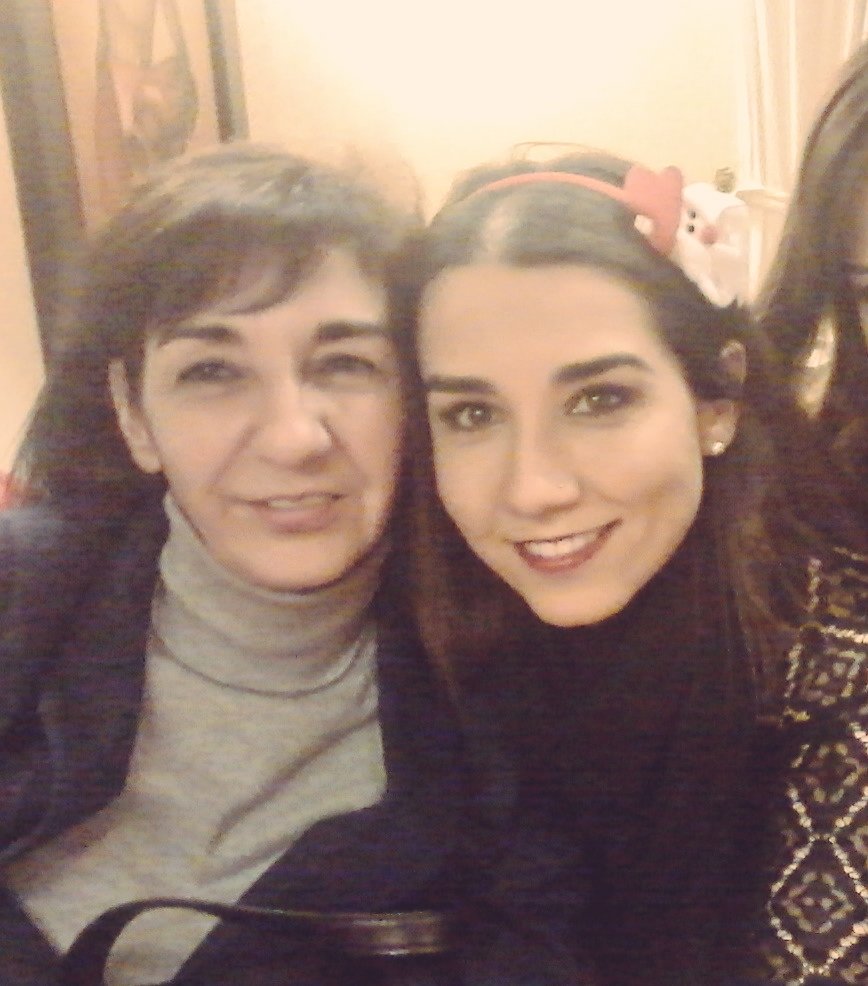 mich_cabrera's tweet photo. #momanddaughter #lasfeas #xmas https://t.co/Oh9goQnaCT