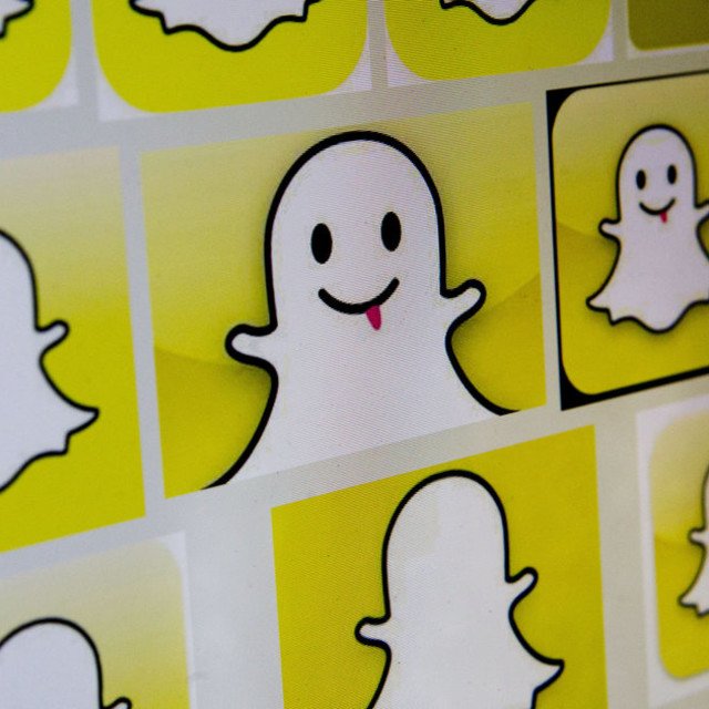 Alise3960's tweet photo. Snapchat Released New Trophies, And We Know How To Unlock Them #SnapchatScore https://t.co/E8IA01Ifa4 https://t.co/LKbeiwy8uv