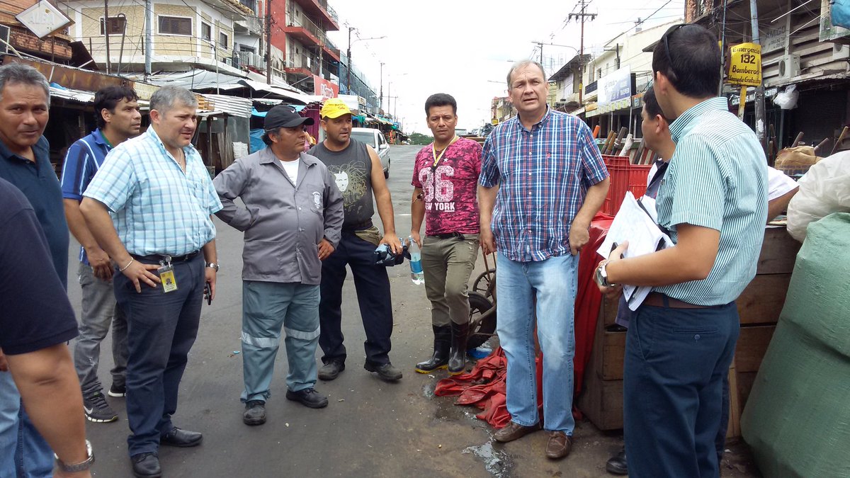wilianDominguez's tweet photo. Mario Ferreiro recorre el mercado 4, verifica los trabajos de limpieza. https://t.co/Hw3LqkaCDi