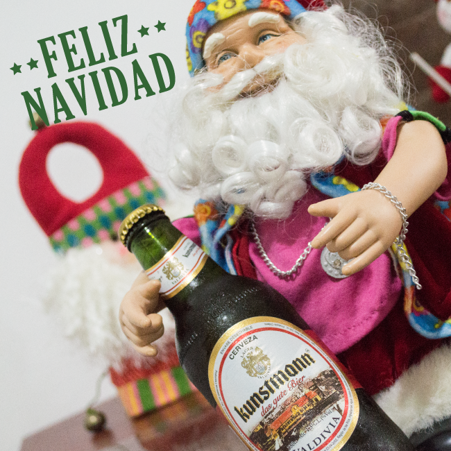 KunstmannEC's tweet photo. Le deseamos una feliz navidad a todos!! Prosit!! https://t.co/nkltU291WR