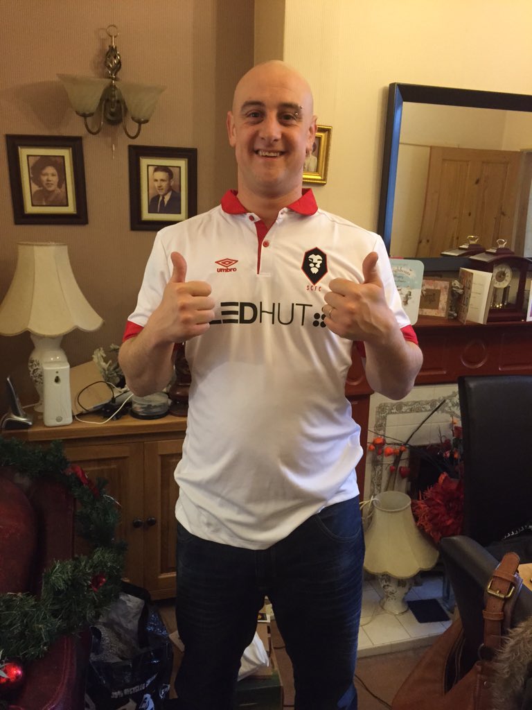 LiamFivey's tweet photo. Salford city's number one fan in Crewe @GNev2 #salford https://t.co/HT01ws01uc