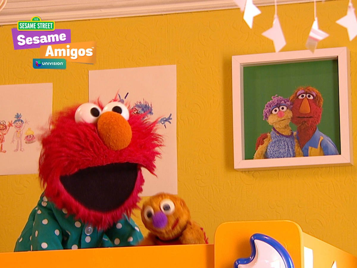 SesameAmigos's tweet photo. ¡Ya es la Navidad! ¡Levántate @elmo, es tiempo de abrir los regalos! https://t.co/RKZlyYFBMm