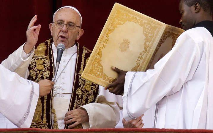 Crux's tweet photo. In his Christmas message, the pope urges peace and denounces "brutal acts of terror" https://t.co/h8YEMlIkls https://t.co/mRe9DxRSeh