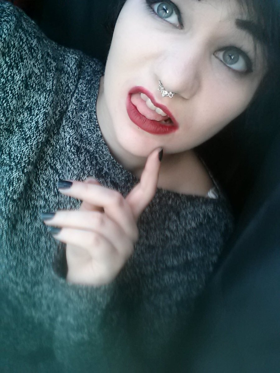 ROYALFAILURE's tweet photo. Merry fuckin' Christmas heres me blessing your timeline https://t.co/PTaUpnEQnY