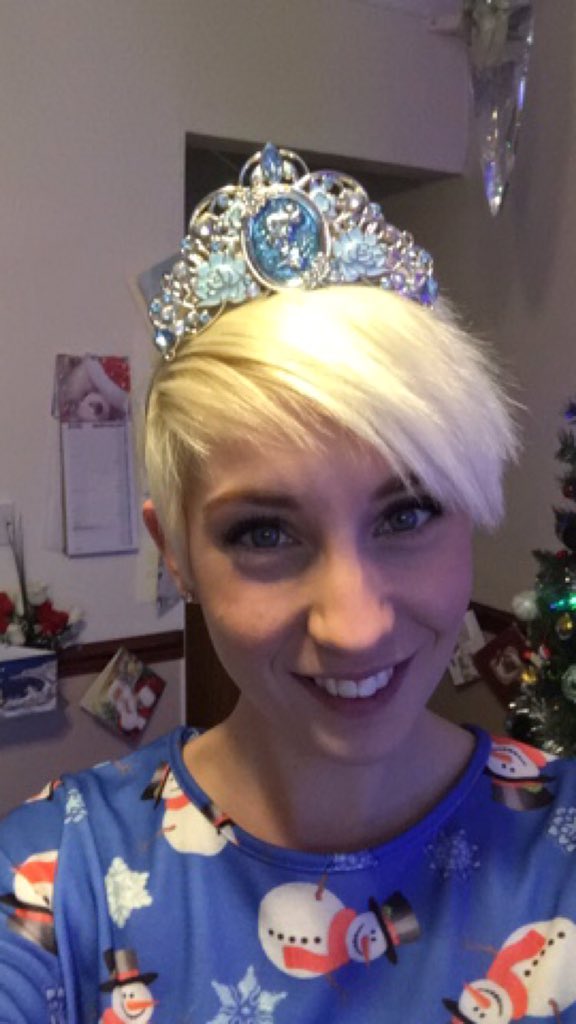 crazylegsmeakin's tweet photo. I'm an actual princess now 👑😍 #princess https://t.co/Vc8dw0aybW
