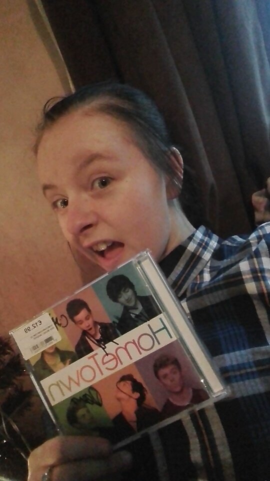 PoolHogan's tweet photo. Hometown cd signed 😍😘 @hometownoffic  @iamRyanMc  @Josh_Gray97  @CroninDayl  @brendan_m96  @Cian_Morrin  @DeanoG1234 https://t.co/6pECriaxQY
