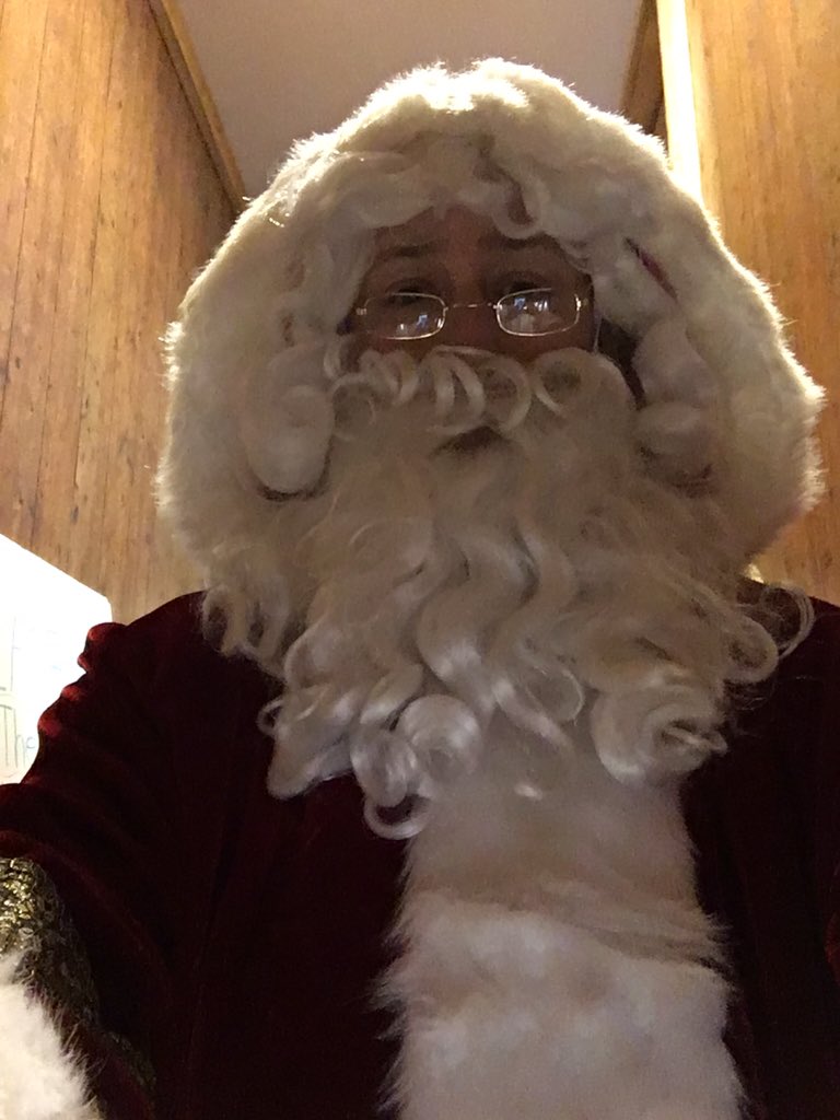 tractortwang's tweet photo. Merry Christmas from all of us at #Twang to you &amp; your Family. 🎁🎁⛄️⛄️ https://t.co/iqpIPnZjKL