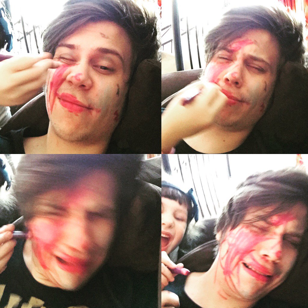 Rubiu5's tweet photo. Maldita navidad y malditos niños https://t.co/RCYWDTmkw7