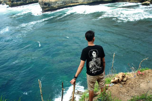 LAST OPTION Merch tweet media