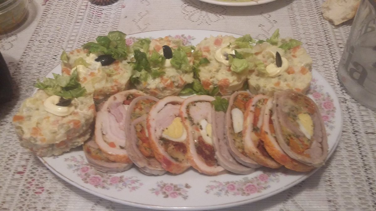 HugoMettino's tweet photo. GracIas @spiguelmam excelente comida navideña. Las mujeres de la casa agradecidas je #ParaMasterChef https://t.co/5PyJziKhLZ