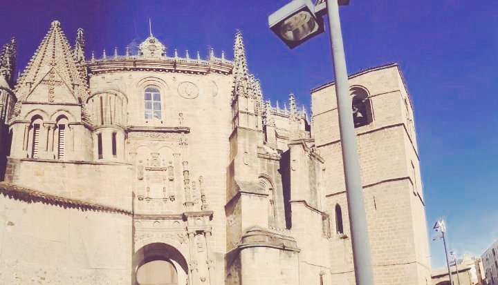 georgestanton15's tweet photo. #スペイン #Plasencia #Extremadura #Spain #西班牙 https://t.co/ENgnJ1sFsB #WTM2016 #Xmas #Navidad #FITUR2016 #España https://t.co/qbVG7rmVHI