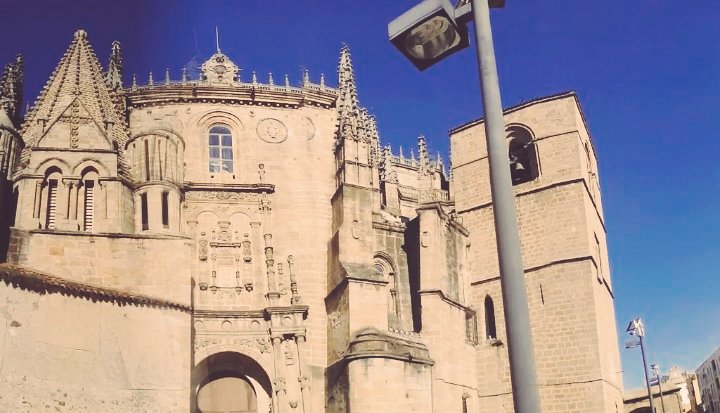 georgestanton15's tweet photo. #スペイン #Plasencia #Extremadura #Spain #西班牙 https://t.co/ENgnJ1sFsB #WTM2016 #Xmas #Navidad #FITUR2016 #España https://t.co/5mpzV3U67U
