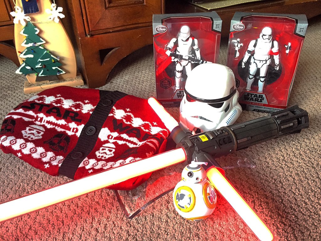 Gsf9778's tweet photo. There has been a Christmas awakening... #STARWARS #kyloren #bb8 #firstorderstormtrooper #firstorderflametrooper https://t.co/zzwHJjkGiI