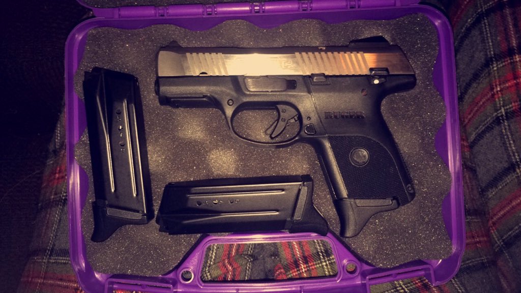 JayTee99's tweet photo. Merry Christmas to me. 🎄🎁❤️ #Ruger #SR9C https://t.co/culyeXSA0W