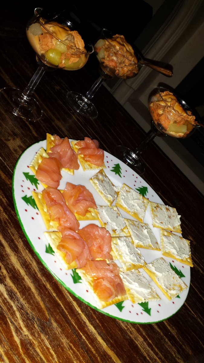 #voorgerecht #1kerstdag #zalmcocktail #toostjes