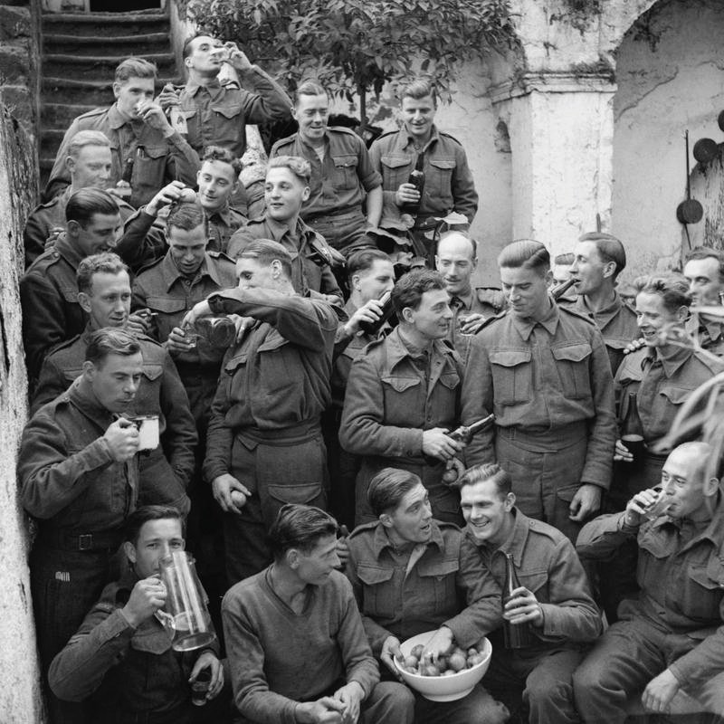 RealTimeWWII's tweet photo. Christmas lunch for a Canadian soldier: "A bottle of beer per man, cigarettes, nuts, oranges &amp; apples, chocolate..." https://t.co/kGC0iBlLHf