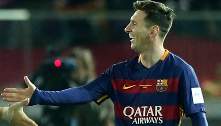 record_mexico's tweet photo. Messi envió una playera autografiada en apoyo a hospital bosnio https://t.co/3t9vcWkDFi https://t.co/XrOAs3eKe9
