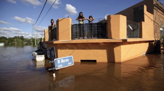 PatodeIl's tweet image. IMPACTANTES imágenes inundación Concordia ,llevar  leche LV, pañales, agua, lavandina Plaza Mayo