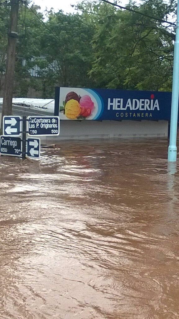 PatodeIl's tweet image. IMPACTANTES imágenes inundación Concordia ,llevar  leche LV, pañales, agua, lavandina Plaza Mayo