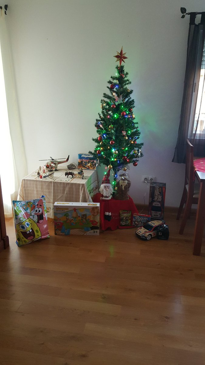 87Sari's tweet photo. Felizzz navidad!!! Jo jo jo mira kien se a pasado x aki #PapaNoel k contentos se van a poner mis niños 😊 🎄 https://t.co/FwH2pooFli