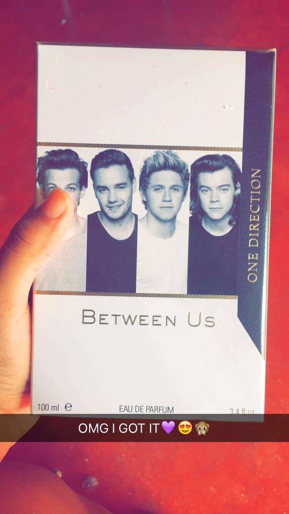 jcnaranjo_n's tweet photo. OMG @onedirection i got it, It's so beautiful, i love it, it smells delicious #1DFragance ❤️😍💜💕, It's my present🎄🎅🏽 https://t.co/3HSc4BFSVR