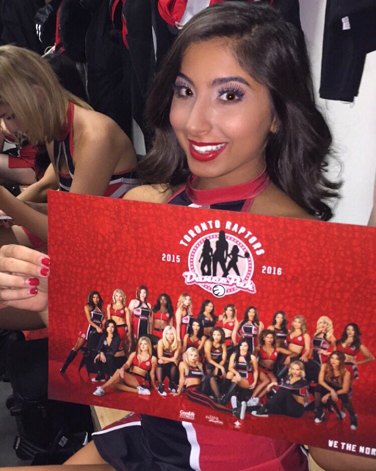 NorthSideCrewTO's tweet photo. Happy holidays #Raptors fans! And help us wish #dancepak member Stef a happy birthday today! ππ
π»ππ @stefaniebruno https://t.co/WrIPaTq4mN