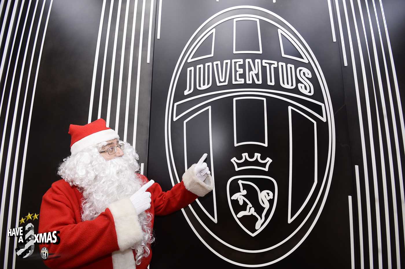 Babbo Natale Juventus.Juventusfc On Twitter Come E Trascorso Il Vostro Jxmas Raccontatecelo Con Una Foto Se Avete Anche Su Una Maglia Della Juve Non Guasta Https T Co 5gpndhzqki