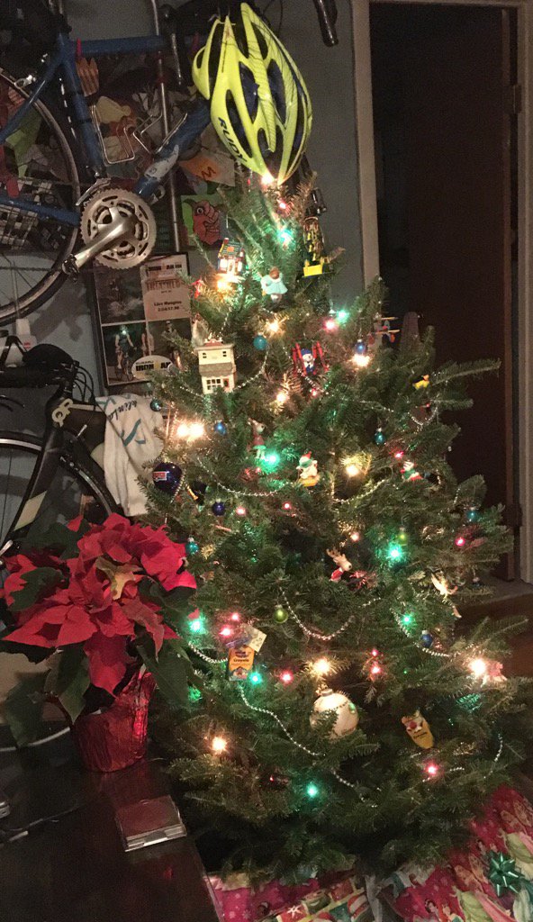 tinkylink's tweet photo. Merry Christmas! Thank you @GCtriclub for my awesome tree topper aka my gift from the holiday party! https://t.co/5C4lPFu7gY