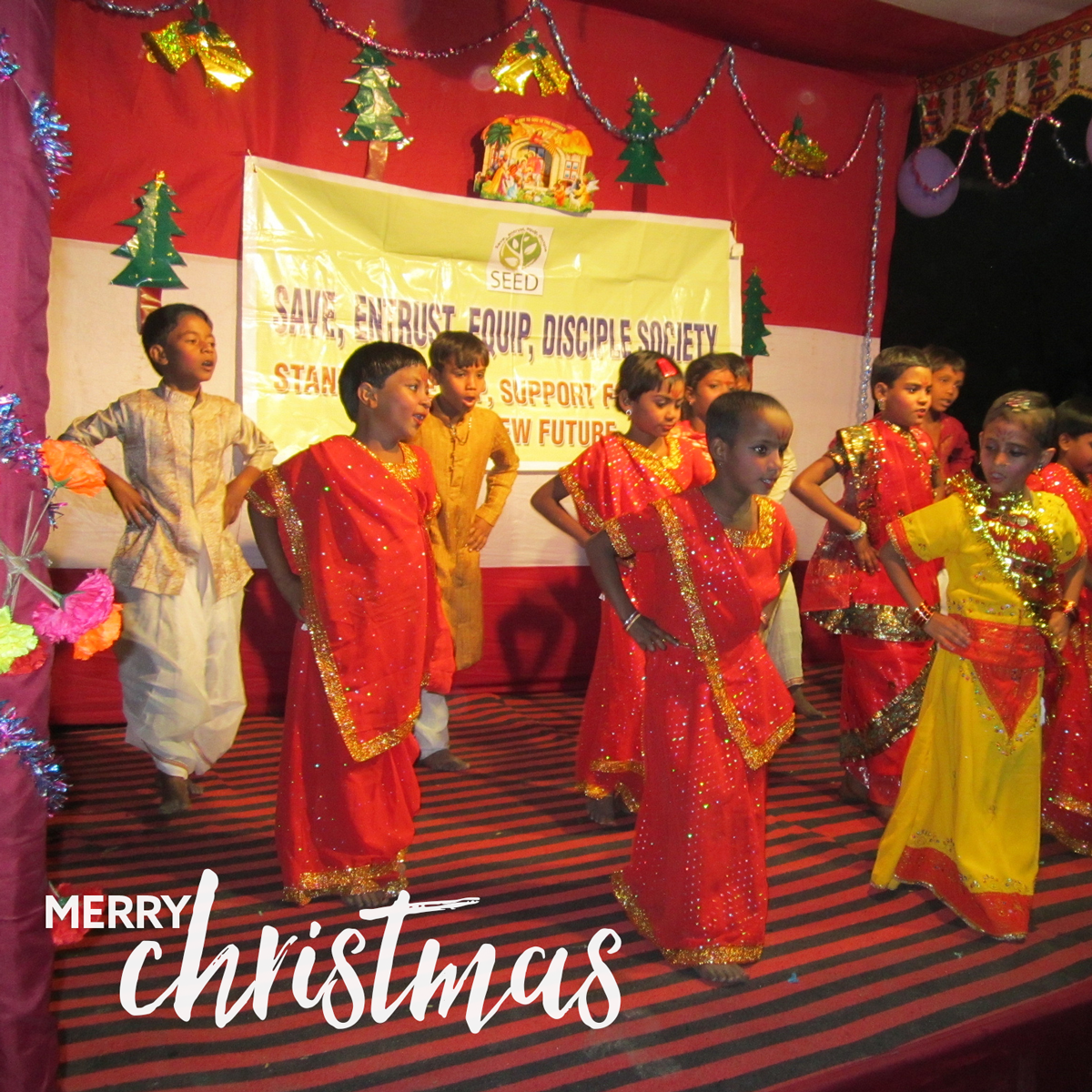 OneLifeIntl's tweet photo. Merry Christmas from all of us at One Life! We're so thankful for you! https://t.co/W396Vfwl26