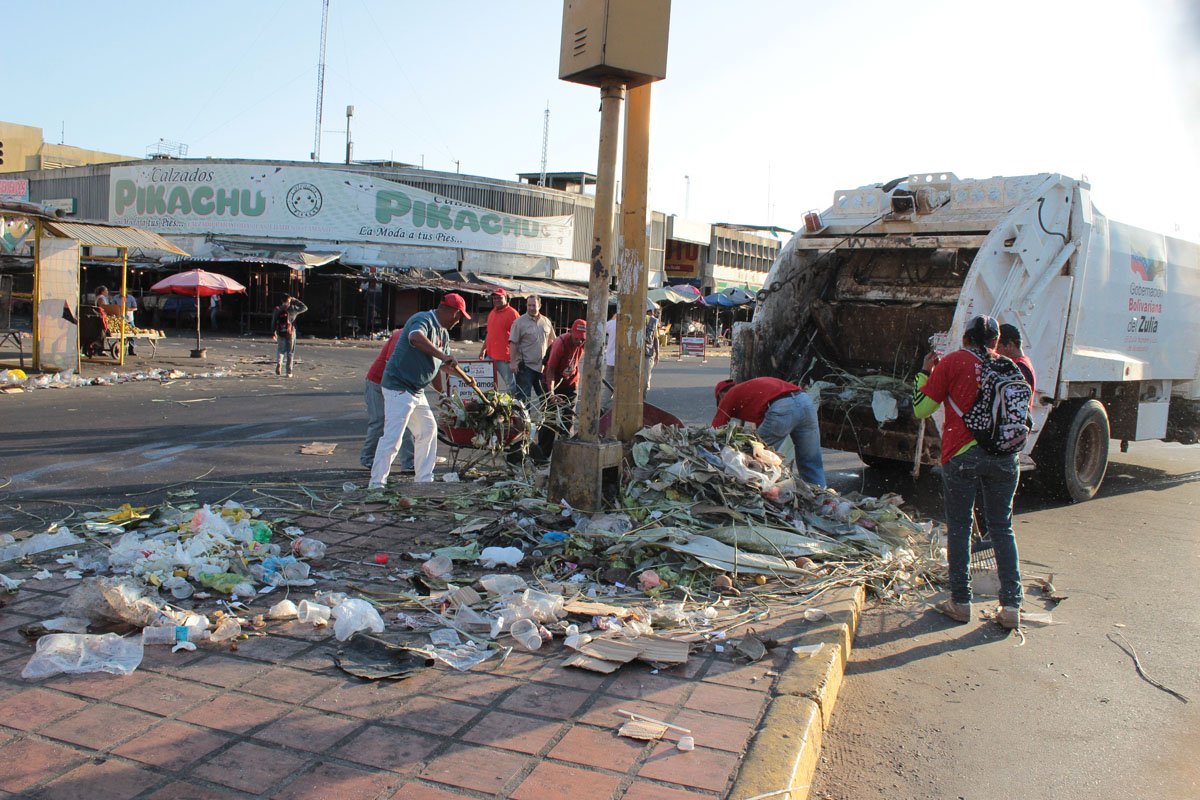 PanchoArias2012's tweet photo. Felicitamos la labor de todos los organismos que participaron en este operativo de limpieza por Amor a Maracaibo. https://t.co/E7ERloQJMh