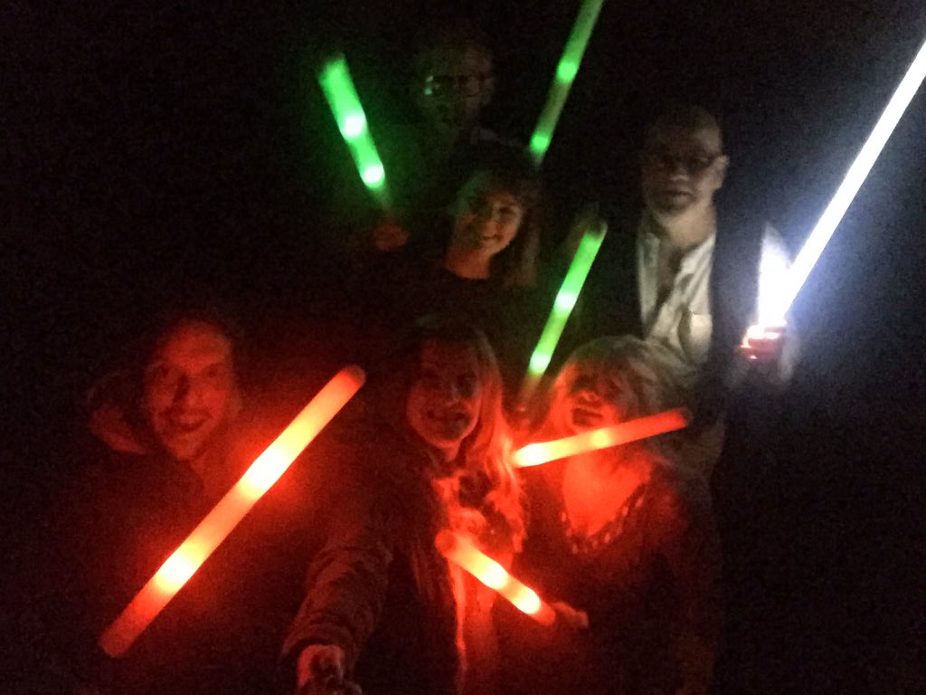 RatrinCee's tweet photo. No Christmas is complete without a lightsaber fight #MerryChristmas #StarWars https://t.co/64vRp88a9M