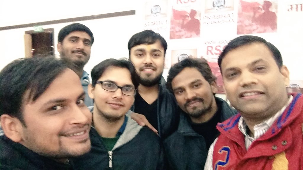 Shanktan's tweet photo. सनसनी खबर: #Super150 की राष्ट्रीय मीटिंग सम्पन्न। 😂😂 https://t.co/DcalaYaAnU