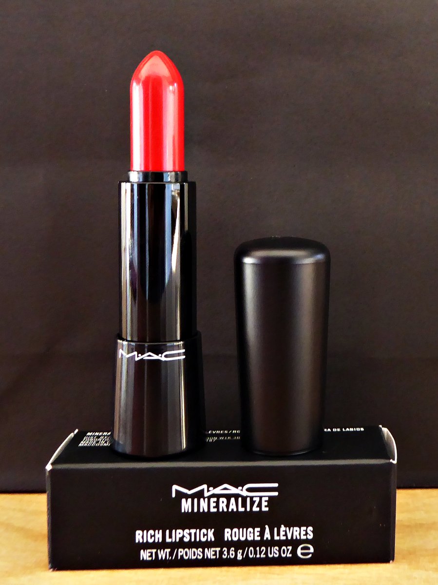 Envueltaencrema's tweet photo. Así es el labial mineral #Everydaydiva de @MACcosmetics https://t.co/uEW2R3dSv6 https://t.co/QF8pQN7hNX