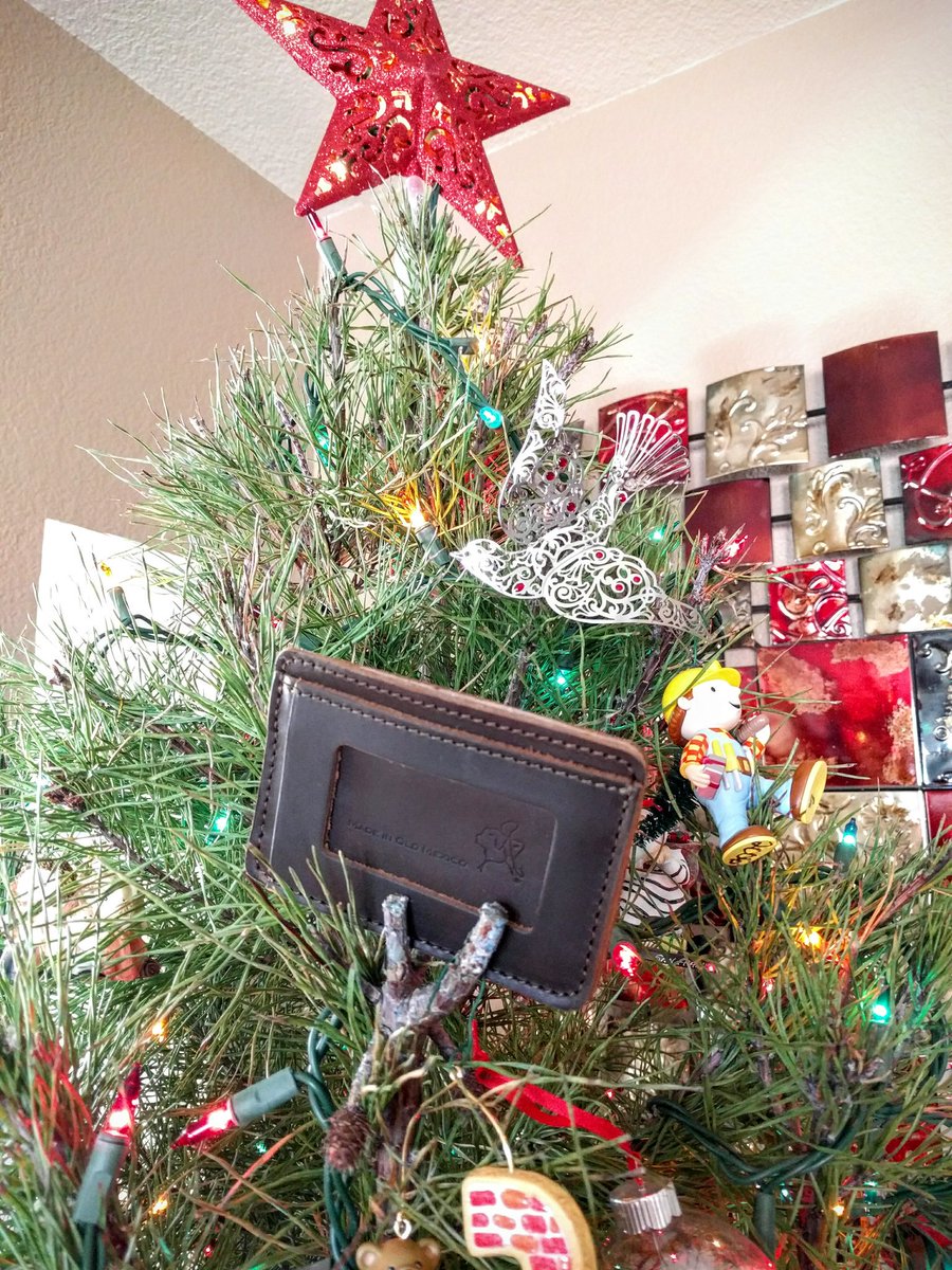 EricZimmerman74's tweet image. Merry Christmas! Love my new #saddlebackbags wallet! Before/after pics with #LeatherMilkBnA