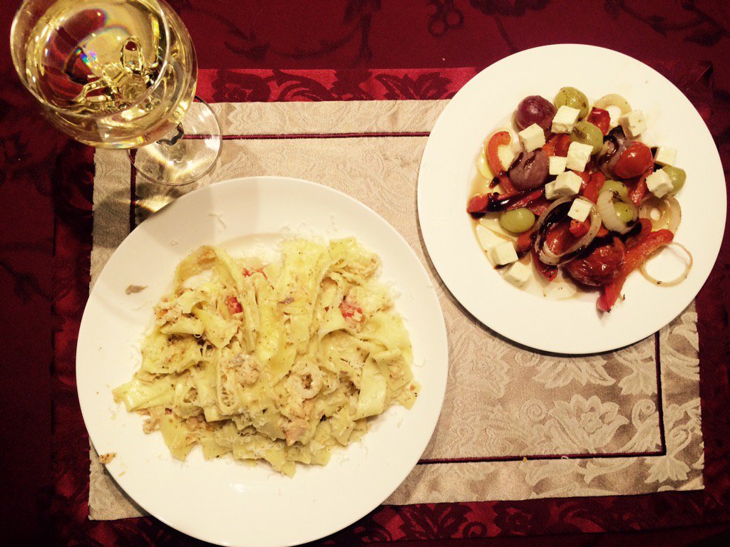 Kroegoslav's tweet photo. Alle ausgeflogen - #time4yourself #Xmas #foodporn #CookingWithLuyanda #binaberauchnsüssen #psychadelicXmas https://t.co/QNcGH2MXqG