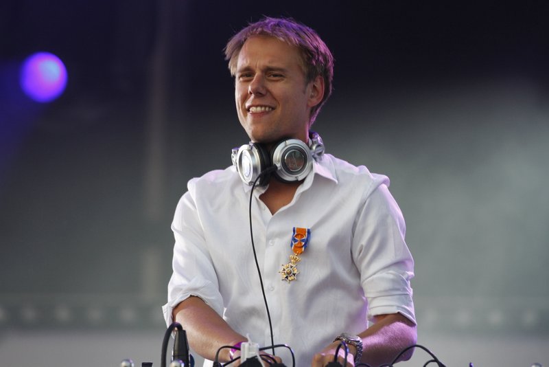 Happy Birthday Sir Armin Van Buuren  bebé te amo   