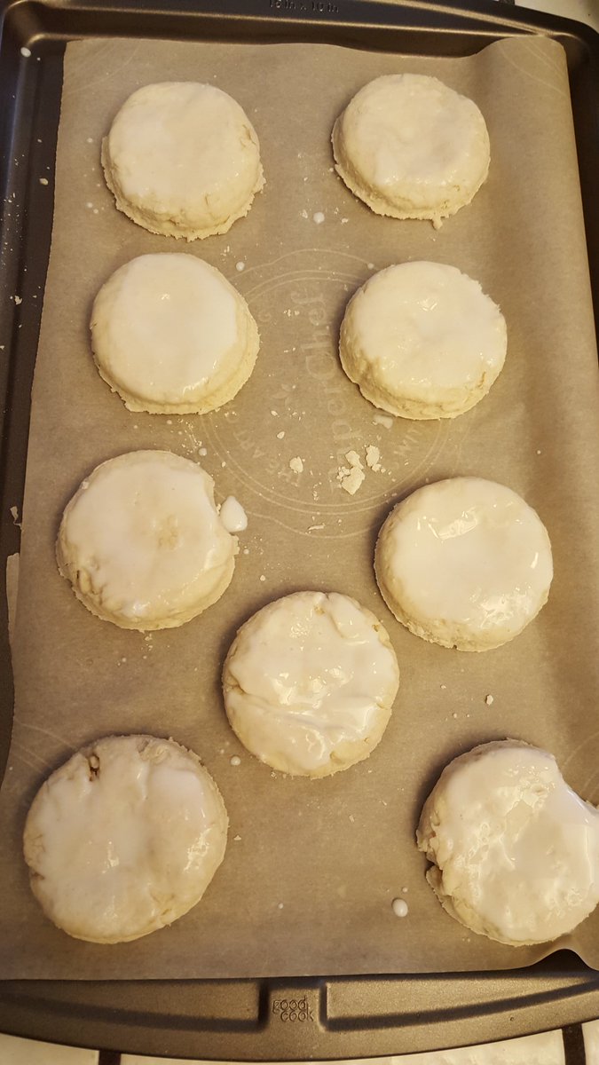 Pricklypigco's tweet photo. #buttermilkbiscuits that is all. #PricklyPigOut #biscuit https://t.co/UAWNNG0NnZ