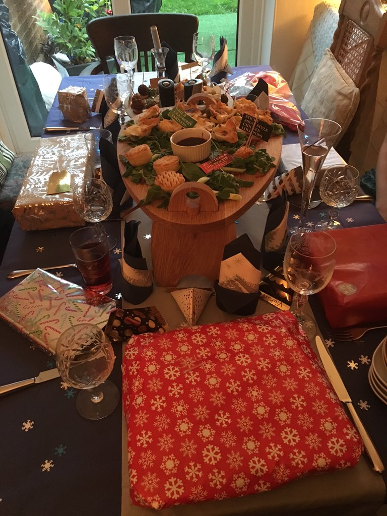 lilghyde's tweet photo. Christmas dinner x https://t.co/9EM1A5ZdGH
